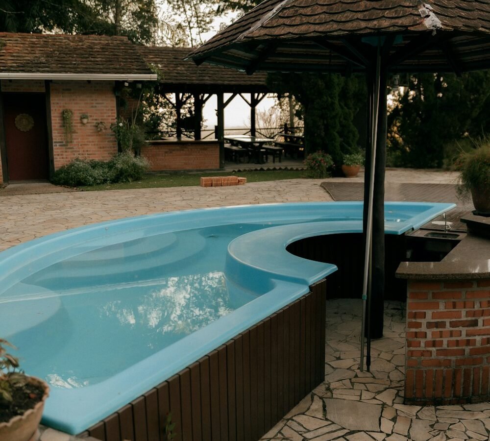 Plunge pool and jacuzzi with outdoor bar, Tilal Al Ghaf