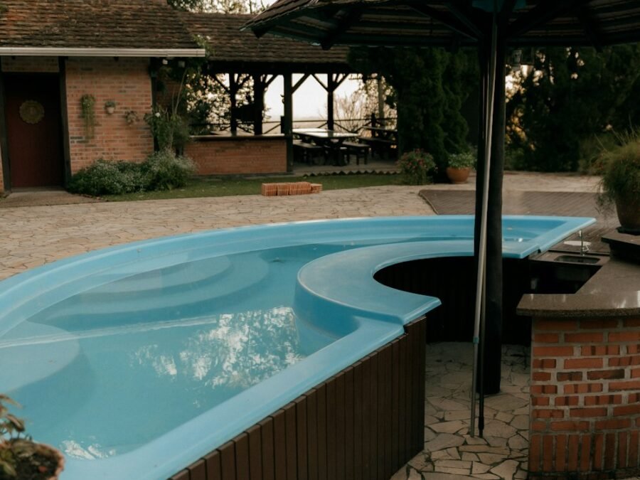 Plunge pool and jacuzzi with outdoor bar, Tilal Al Ghaf